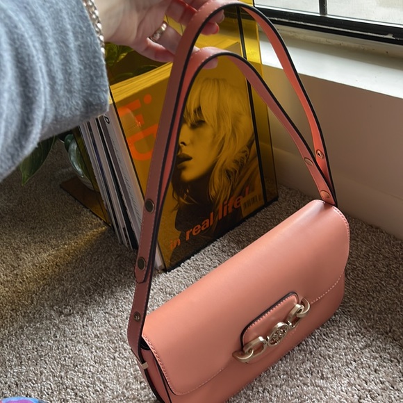 Guess ToteBag - Picture 8 of 9